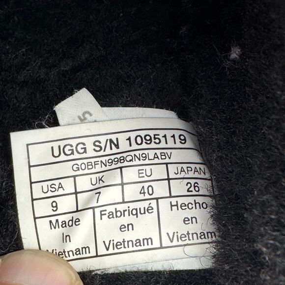 UGG Fluff Yeah Slide Black Sheepskin Slippers Women’s 9 Fuzzy Platform Sandals - Picture 8 of 10